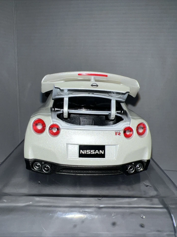 Nissan GT-R R35 Diecast Coche Pantalla Blanca 1:32 Foto 3 de 4