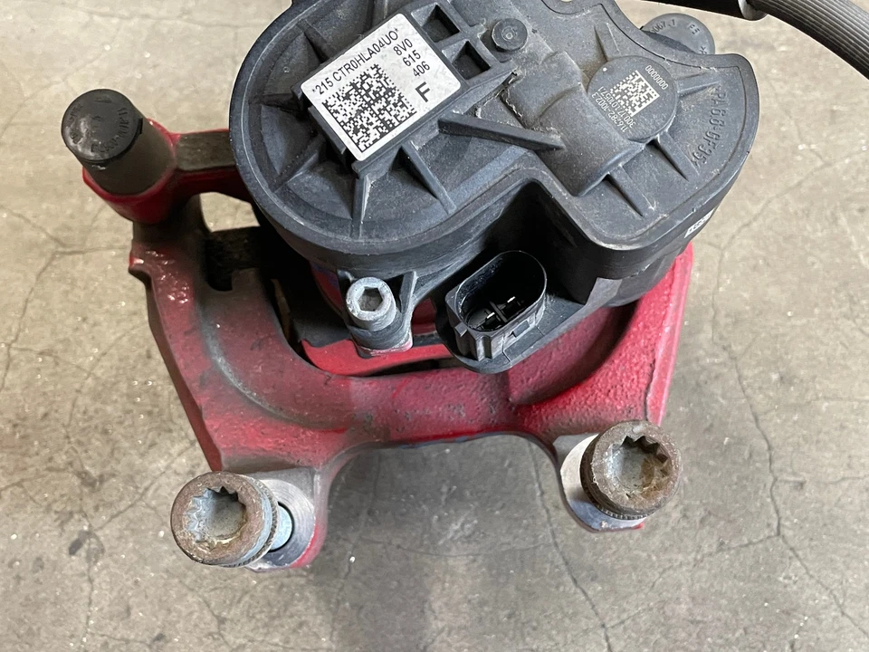 2017 奥迪 RS3 8V 右后乘客侧制动卡钳红色 1613 原始设备制造商 — 第 3/4 张图片