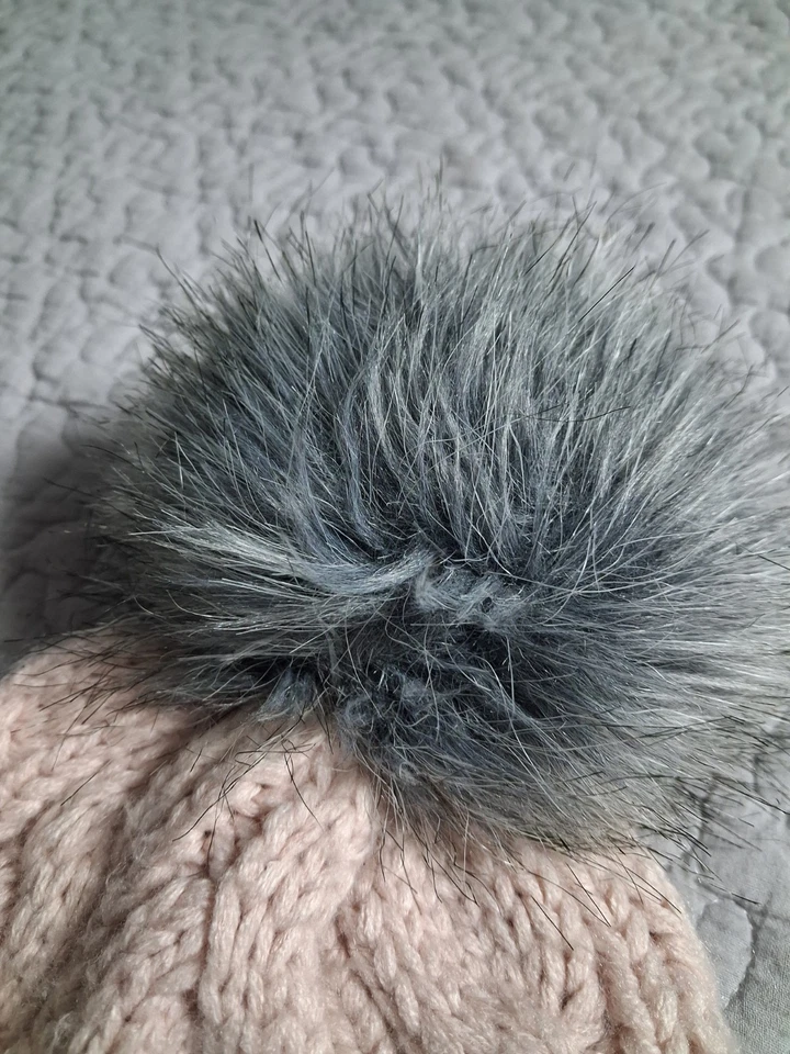 Chapéu de malha The North Face juvenil tamanho pequeno rosa cinza pom pom - Imagem 3 de 4