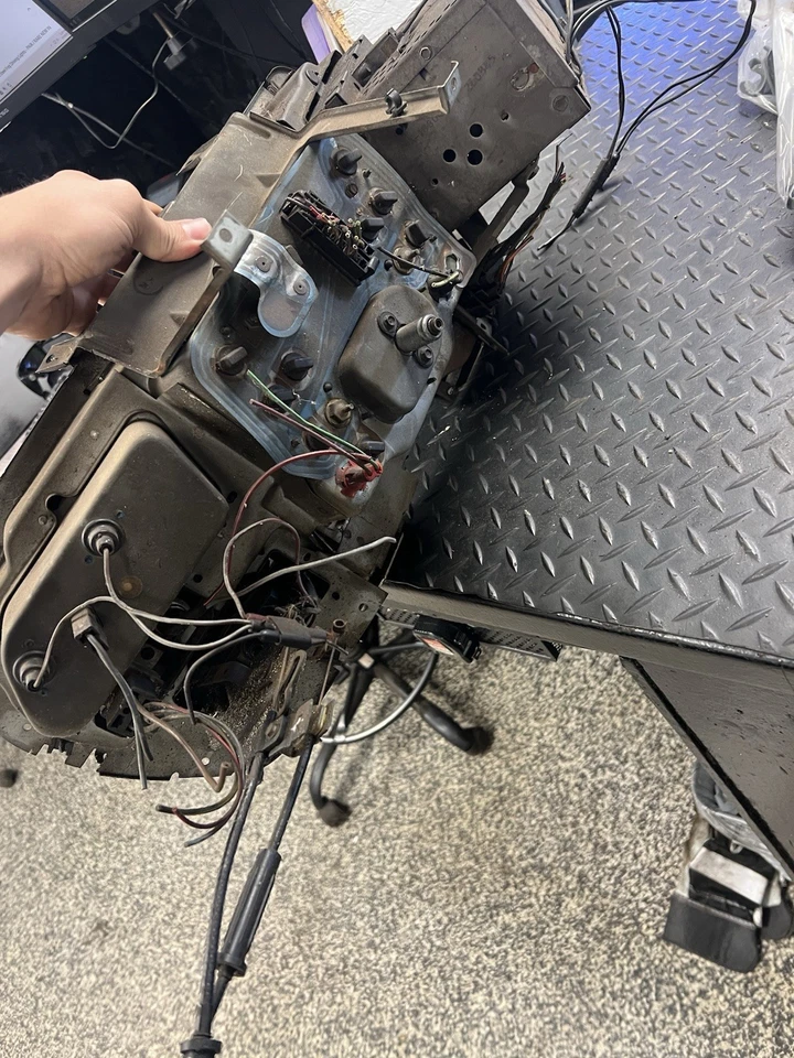 VINTAGE!!! 1969 ford LTD Dash!! Speedo! Radio!! BEZEL ETCETC ETC. Whole Unit! - Image 3 of 4