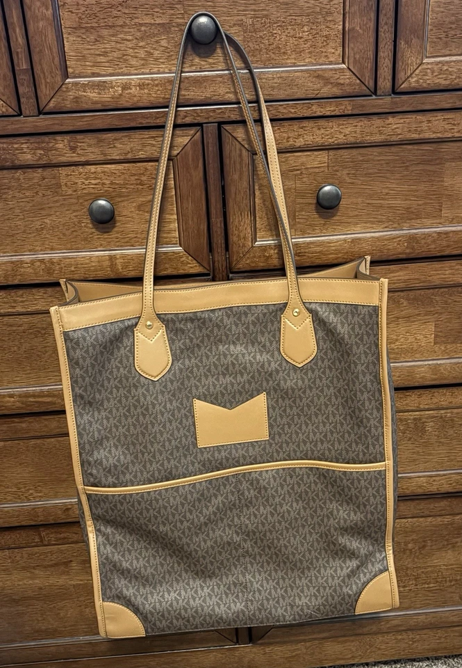 Nuevo sin etiquetas Michael Kors Bay Extra-Grande Firma Marrón Logo Estampado con Borde de Bellota Foto 4 de 4