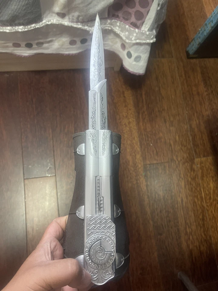 Guante Cosplay Assassin's Creed Brotherhood Hoja Oculta Juego de Rol Foto 2 de 4