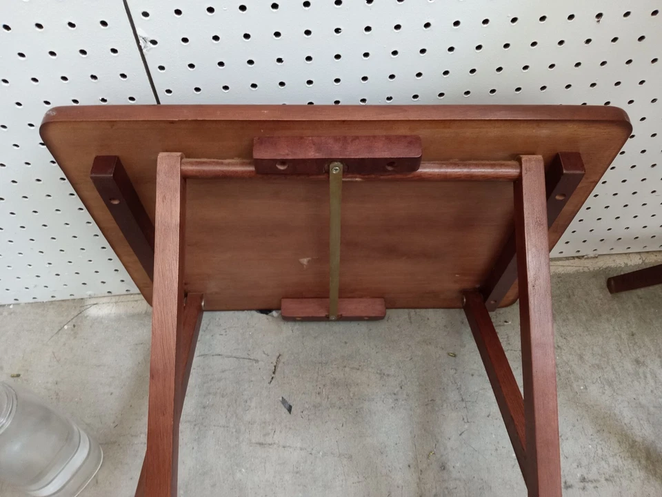 Juego de 4 mesas plegables clásicas de madera maciza resistente 'TV' de colección con soporte, vacaciones Foto 4 de 4