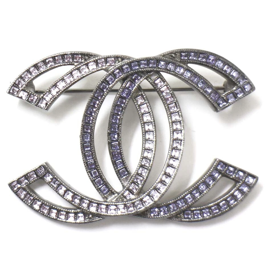 CHANEL CC Clover Gold Metal Pin Brooch For Sale at 1stDibs