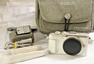 Olympus PEN E-PL9  Gehäuse gebraucht  2086 Auslösungen EPL9 weiß