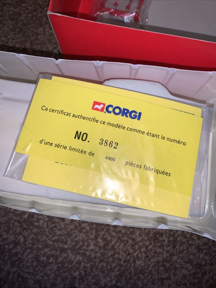 Corgi 73301 Pinder "Jean Richard" Cirque Berliet GLR8 Fourgon Lorry & Capucine  - Image 3 of 4