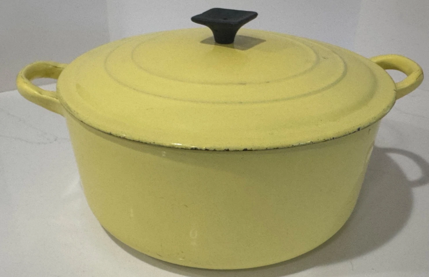 VINTAGE LE CREUSET 4.5 QT DUTCH OVEN ELYSEES YELLOW "E" WITH LID & RIBBED BOTTOM