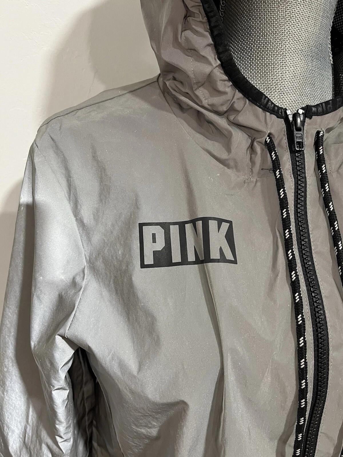 UNDERCOVER Victoria’s Secret ROSA Edizione Limitata 002 Giacca Anorak Riflettente Safe Jogging XS S