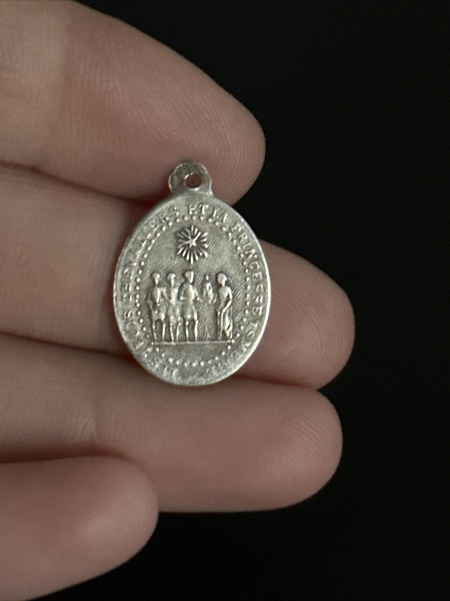 Pendentif Ancien En Argent Massif 925 - Breloque Religieuse - Occasion Porté