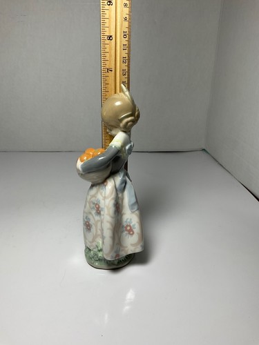 Lladro Girl from Valencia with Oranges Porcelain Figurine 4841 Vintage - Picture 6 of 7