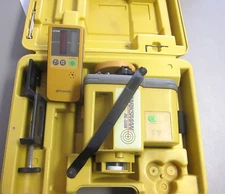 TOPCON RL-50B SELF-LEVELING ROTARY LASER LEVEL W/CASE - UNTESTED - FREE SHIPPING