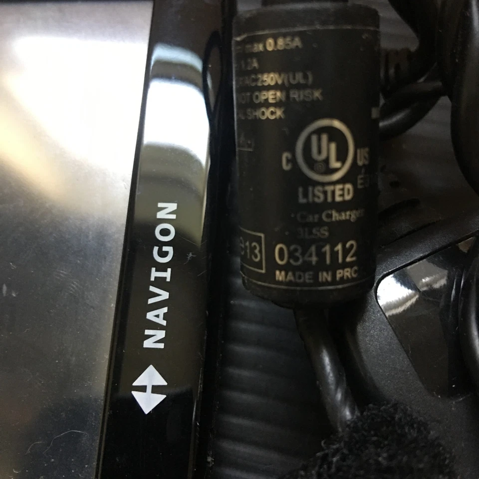 Navigon 5100 Max GPS Navigation System wide Screen Bundle w/ Car Charger SD Card - Image 4 of 4