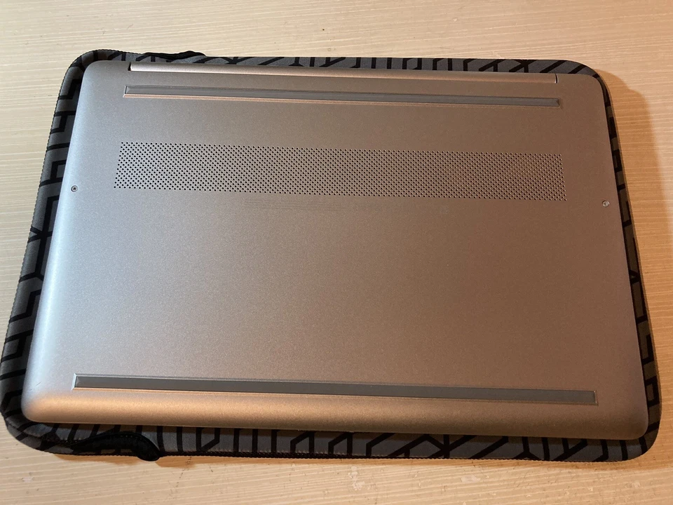 Laptop HP 15,6” 512GB, IntelCoreI5, Intel Iris Xe Graphics,  Argento - Immagine 3 di 4