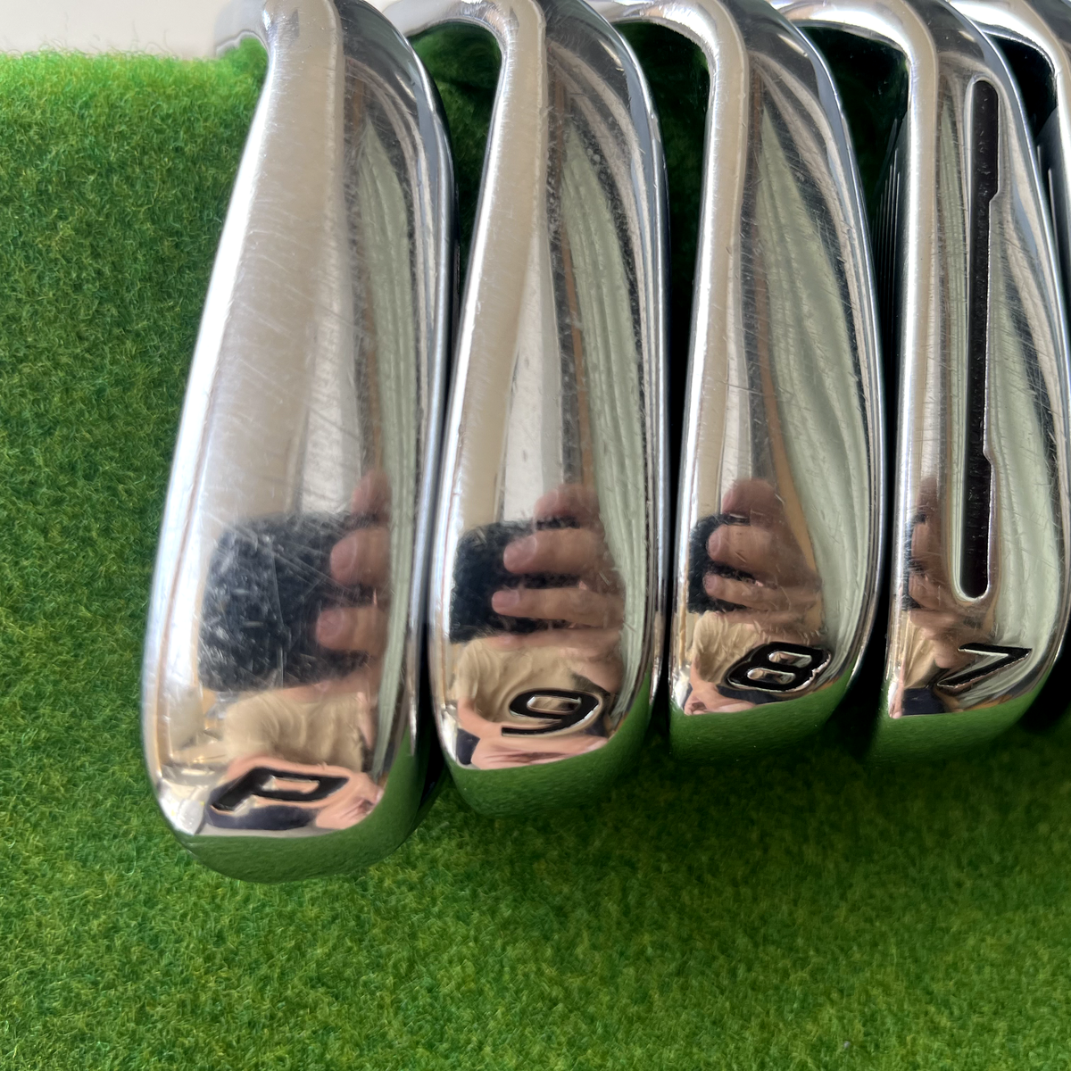 Taylormade RSi 1 Iron Set 5-9+Pw 6pc RightHand TM7-115 Taylormade RSi 1 Iron Set 5-9+Pw 6pc RightHand TM7-115