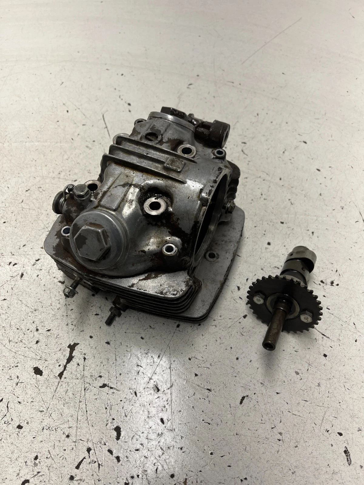 82 1982 Honda Xl185s XL 185 S OEM GOOD! Cylinder Head Valve Top End Engine