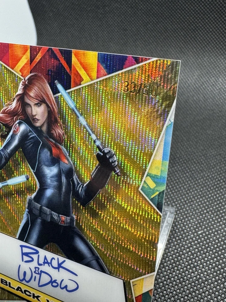 2025 Topps Chrome Marvel - Black Widow Faksimile Auto Gold Wave Refractor /50 - Bild 4 von 4