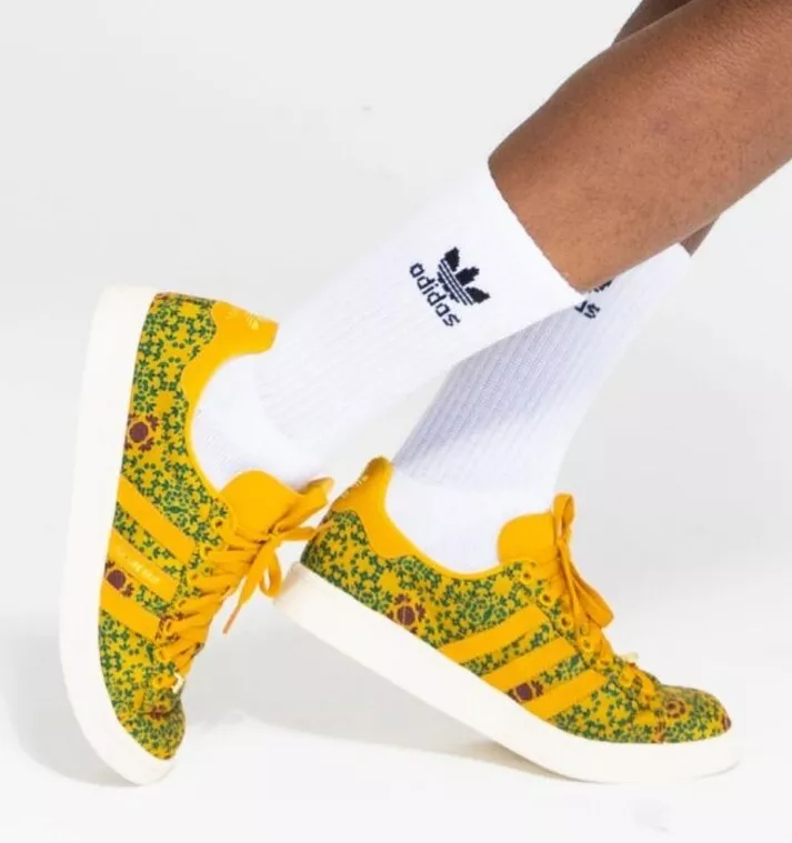 Adidas campus yellow on cheap feet