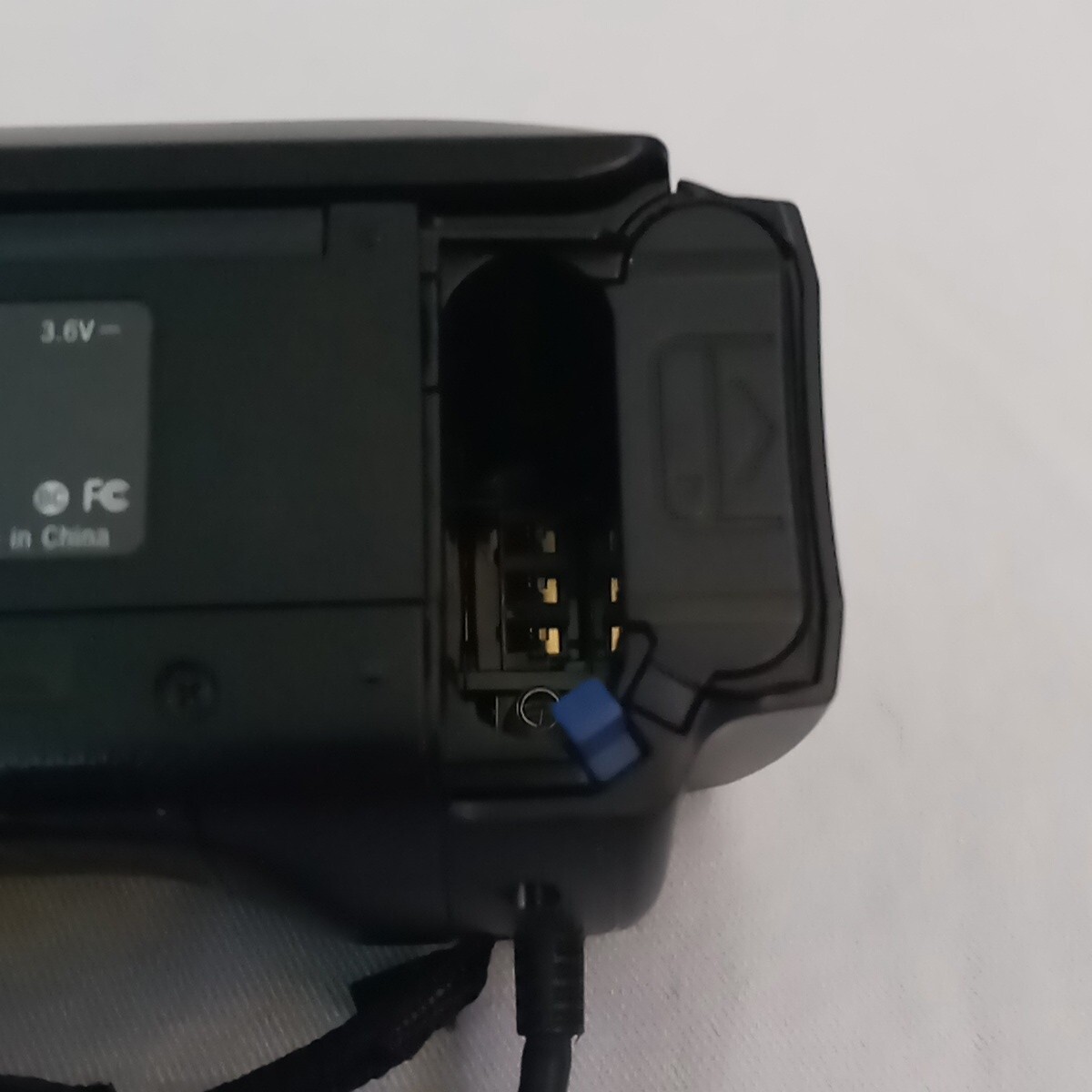 Sony HDRCX240 Camcorder WORKING BUT MISSING BATTERY COVER 27242876873 eBay
