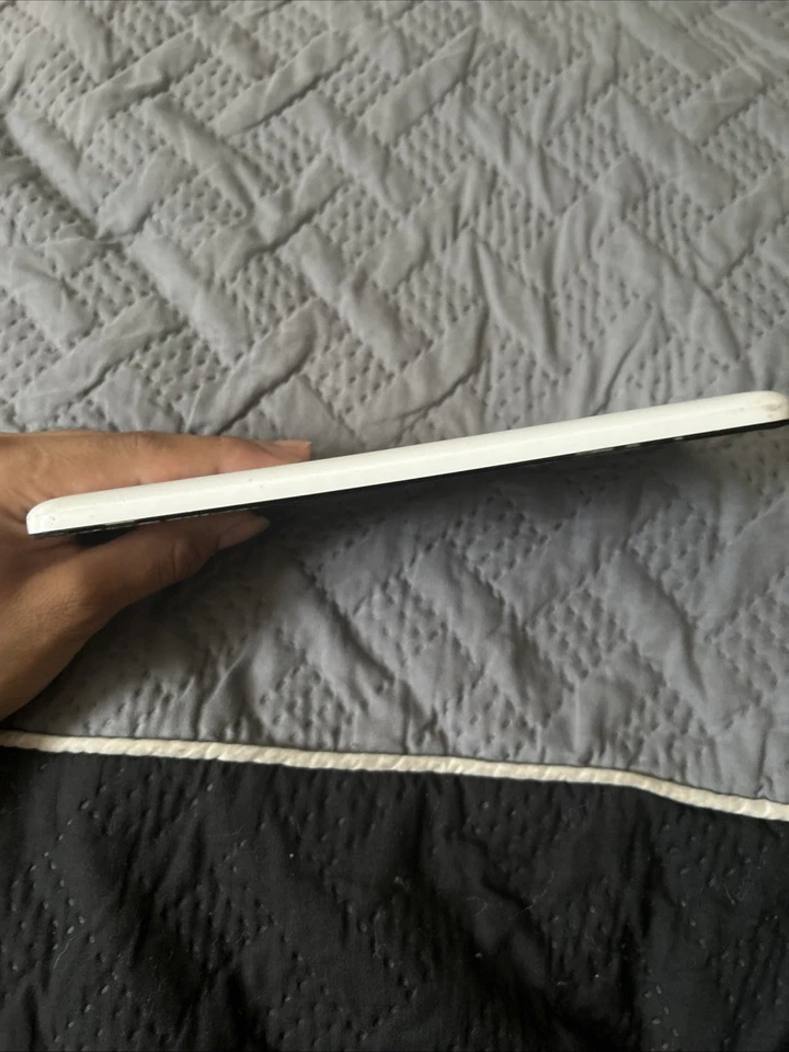 Samsung Galaxy Tab 4 SM-T230NU with 2 chargers and charger box (Bundle) - Image 3 of 4