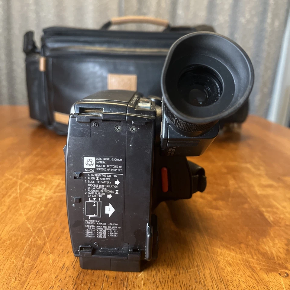 Hitachi VM-E56A 8mm Video8 Camcorder - READ DESCRIPTION. Sold as is! - Image 3 of 4