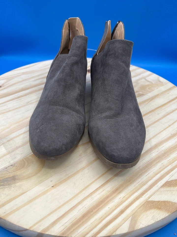 Botín Kenneth Cole Reaction Shifa Skip para mujer talla 8,5 gris gamuza lateral tobillo Foto 4 de 4