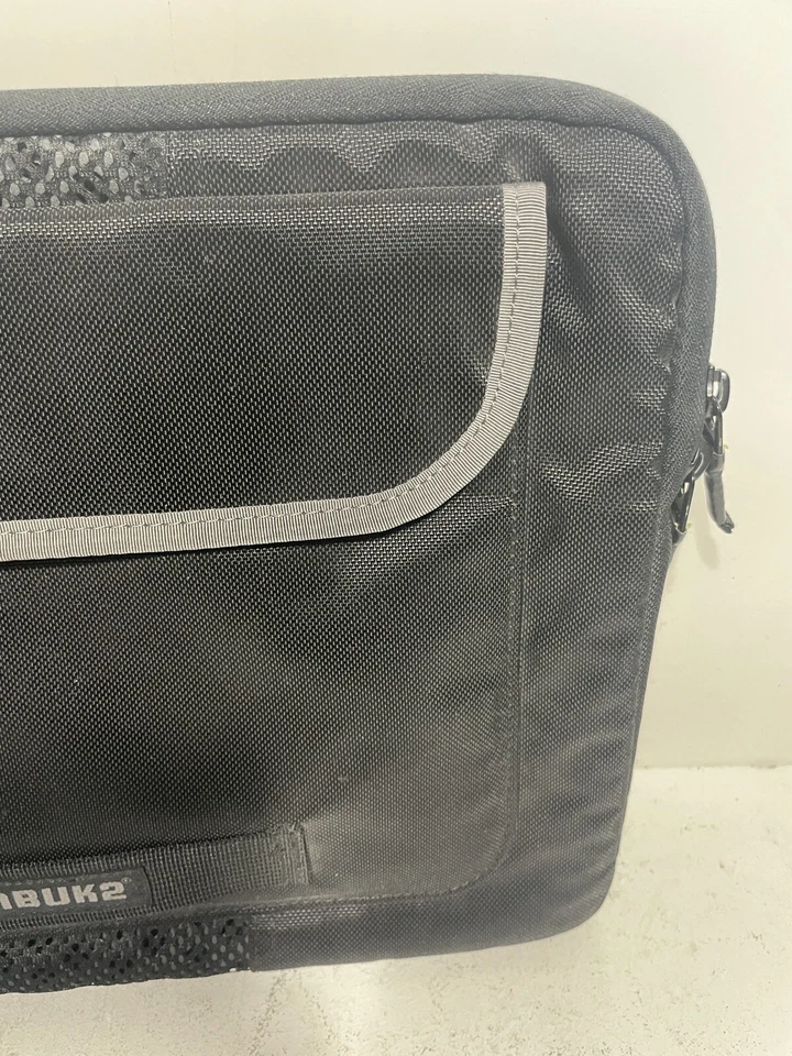 Funda acolchada acolchada para portátil TIMBUK2 M negra de nailon Foto 3 de 4