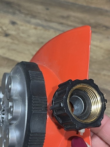 Garden Blooms Metal Turret Sprinkler 8 settings - Picture 3 of 4