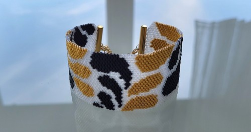 Funkelndes Damen Armband Aus Hochwertigen Glasperlen Florale Motive - Bild 2 von 4