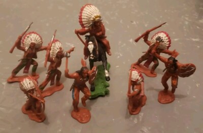 Vintage Britains Native American Plastic Figures Metal Base Plate Lot of 8