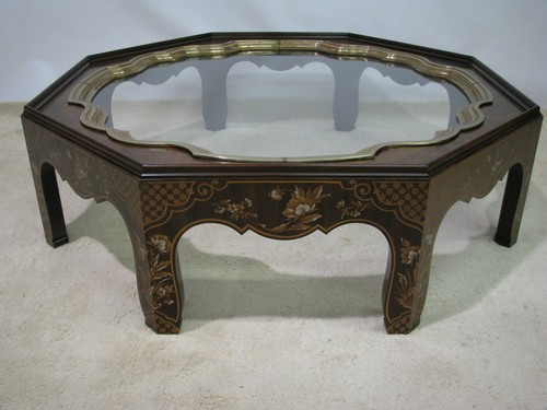 Table basse chinoise Baker Furniture édition collector ; insert en laiton et verre - Photo 1/10