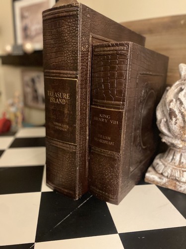 Set of 2 Decorative Antique Book Hollow Interior Latched Storage Boxes Stackable - 第 19/22 張圖片