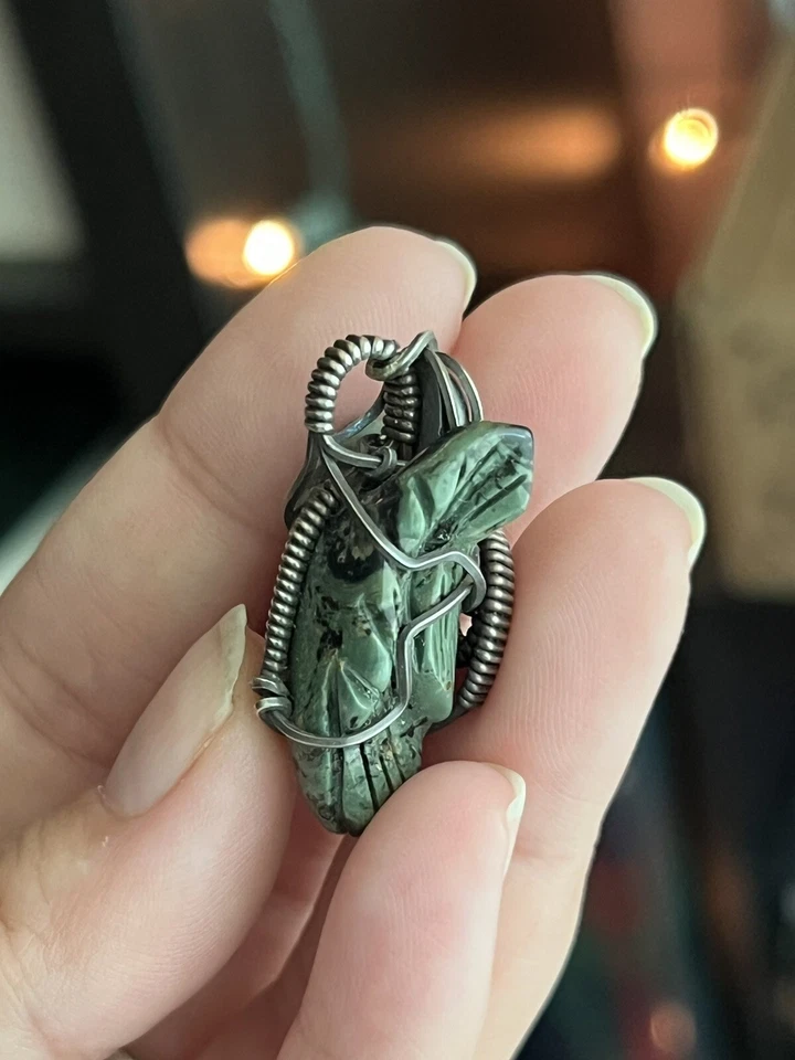 Kambaba Jasper Wolf en alambre de plata de ley envejecido envuelto Foto 4 de 4