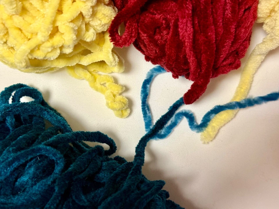 CHENILLE YARN LOT TOTAL OF 13.2 Oz = Dk Red, ,Blue, Yellow Ball , Yellow Skein - Image 2 of 4