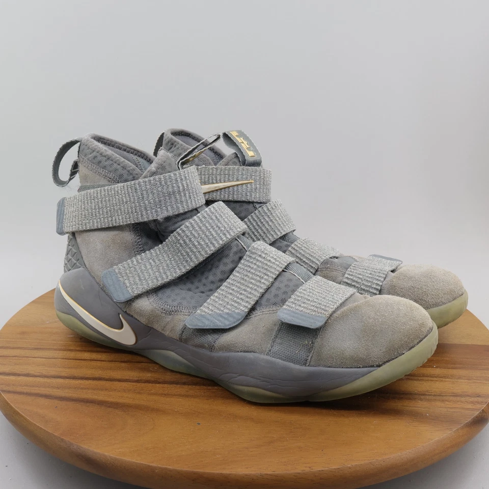 Nike 918369 010 Unisex Niños Lebron Soldier XI Gris Blanco Zapatos Bsktbll Talla 9.5 Foto 3 de 4