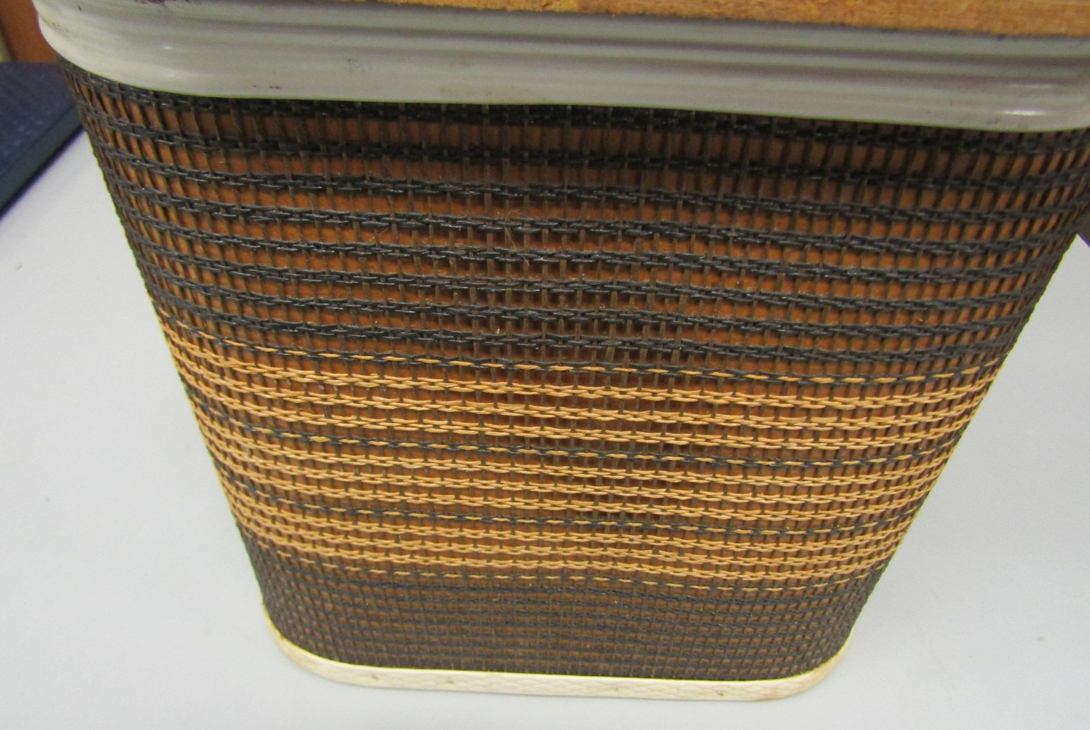 VINTAGE Redmon Picnic Basket with white metal fold down handles