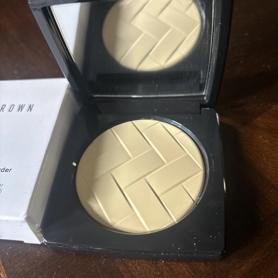 Bobbi Brown Vitamin Enriched Pressed Powder - Yellow - 8 g/.28 oz Full Size NIB - Image 2 of 4