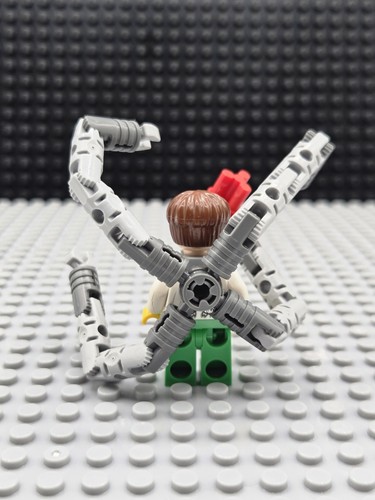 LEGO Dr. Octopus Otto Octavius Doc Ock Minifigure White Coat Super Heroes 76015 - Picture 2 of 2