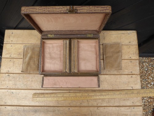 Antique Leather Jewellery Box with cantilever trays and padded cushions - Picture 9 of 24