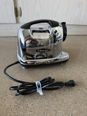Omega Juice & Vegetable Extractor Model No. 8006 Stainless Steel Electric Silver
