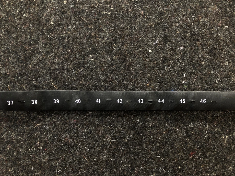 Como Nueva Auténtica Pajarita Maison Valentino Garavani Camuflaje Negro Gris Foto 4 de 4