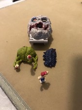 Mighty Max Neutralises Zomboid Horror Head Playset Bluebird, Complete Set