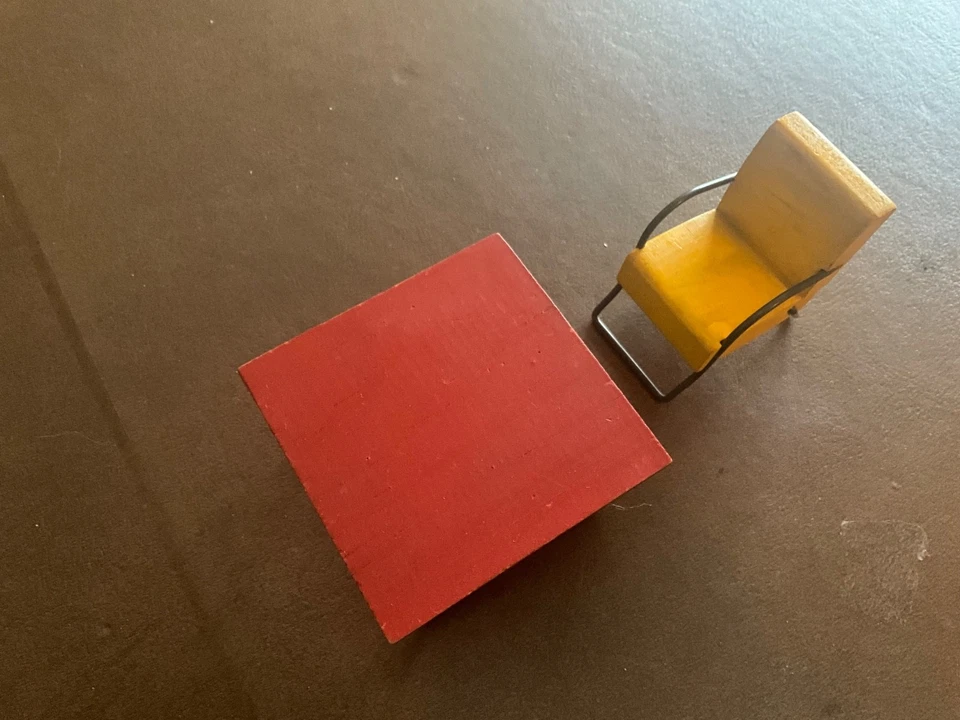 Silla y mesa vintage de muebles para casa de muñecas Kage Strombecker de los años 40 - metal/madera Foto 3 de 4