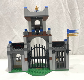 LEGO 70402 The Gatehouse Raid 100% with Manual, no box - 2013