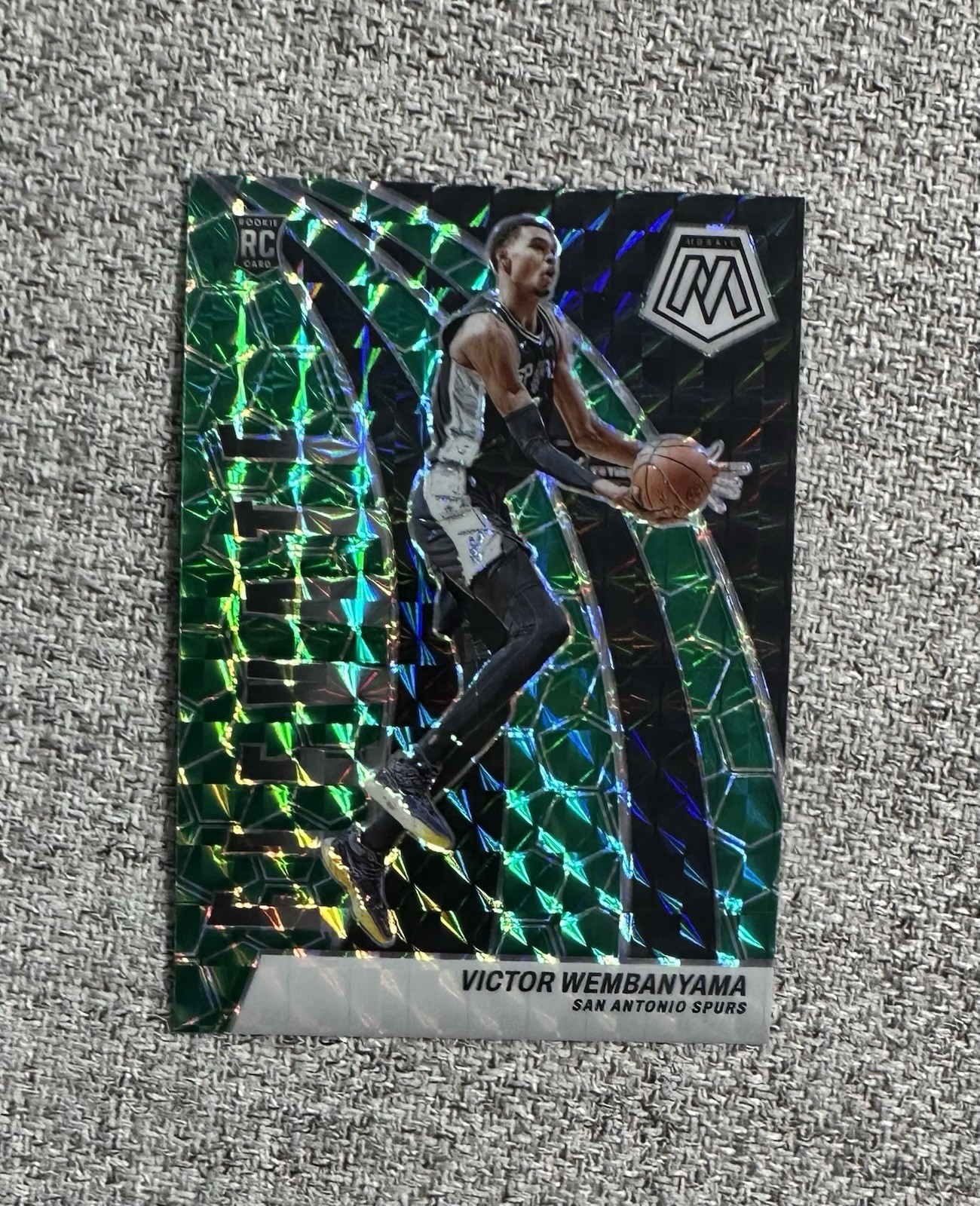 2023-24 Panini Mosaic Elevate Green Mosaic Prizm #18 Victor Wembanyama RC Spurs
