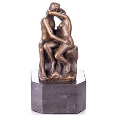 Statue en bronze impressionniste Le Baiser sur un marbre d'après Auguste Rodin