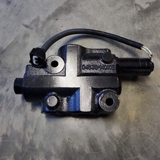 Brand New Toyota Forklift 67710-U3343-71 Manifold Valve