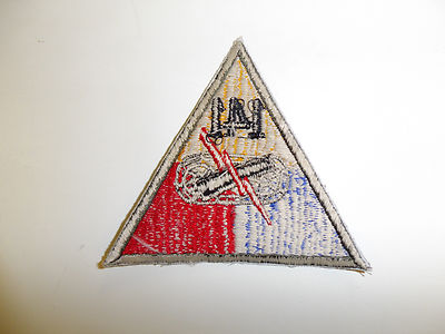 b0605-141 WWII US Army Armored Tank Battalion Triangle patch 141st