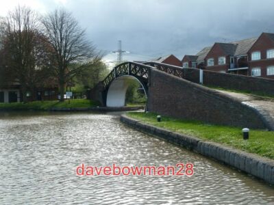 FOTOBRÜCKE ÜBER HAWKESBURY KREUZUNG (OXFORD KANALSEITE) EIN SCHMALER KANALANSCHLUSS