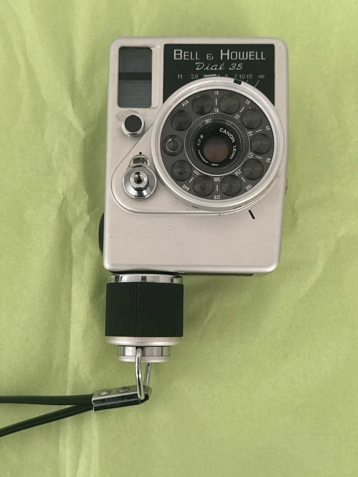 Bell & Howell Dial 35 Half Frame 35mm Film Camera w/ Case - Made in Japan - Image 2 of 4