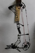 Mathews Phase 4-29 - RH - 29" - 70# - 85% - Granite - Limb Legs - SCS Tabs